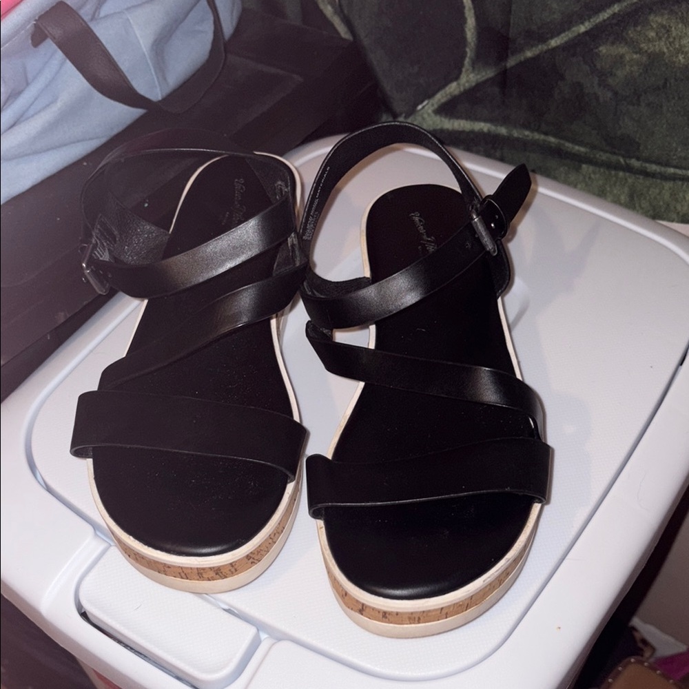 Universal Thread Black and Cream Minimalist Sandals